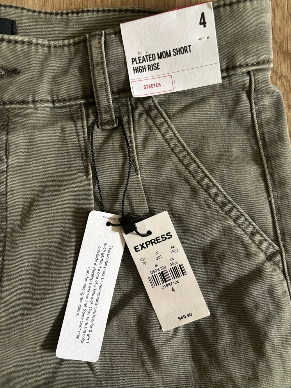 Express Olive Green Shorts Pleated Mom Shorts High Rise Sz 4